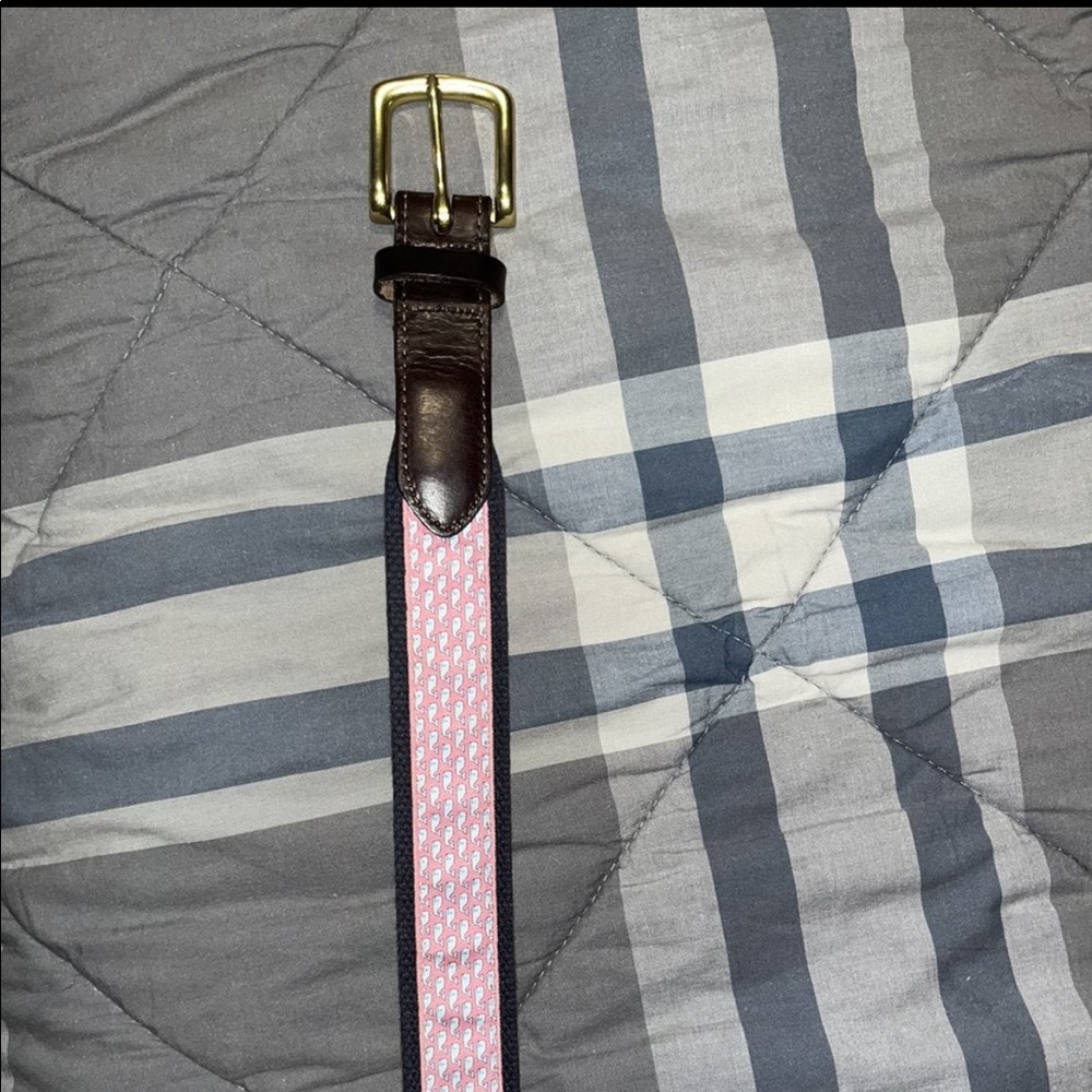 Sz 32 Vineyard Vines Pink and Blue Whale Belt